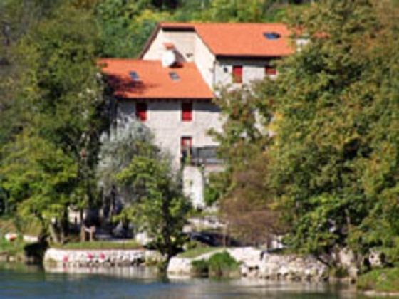 casa sul fiume